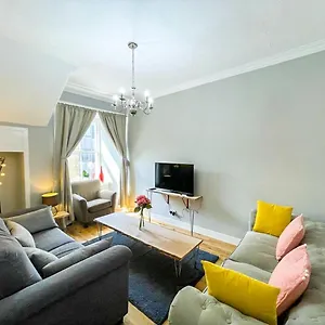  Apartment Charming 3 Bed In Old Town